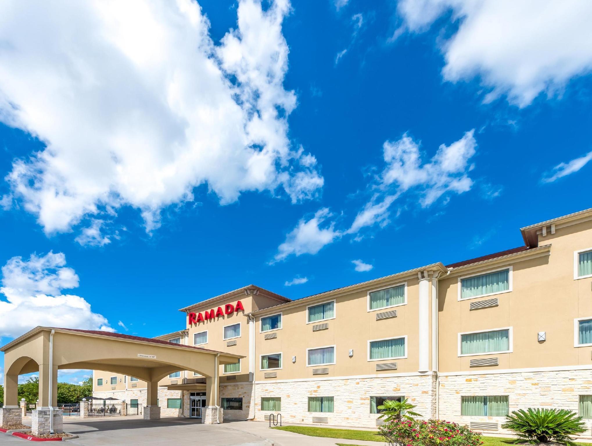 Ramada By Wyndham College Station Hotel Exterior foto